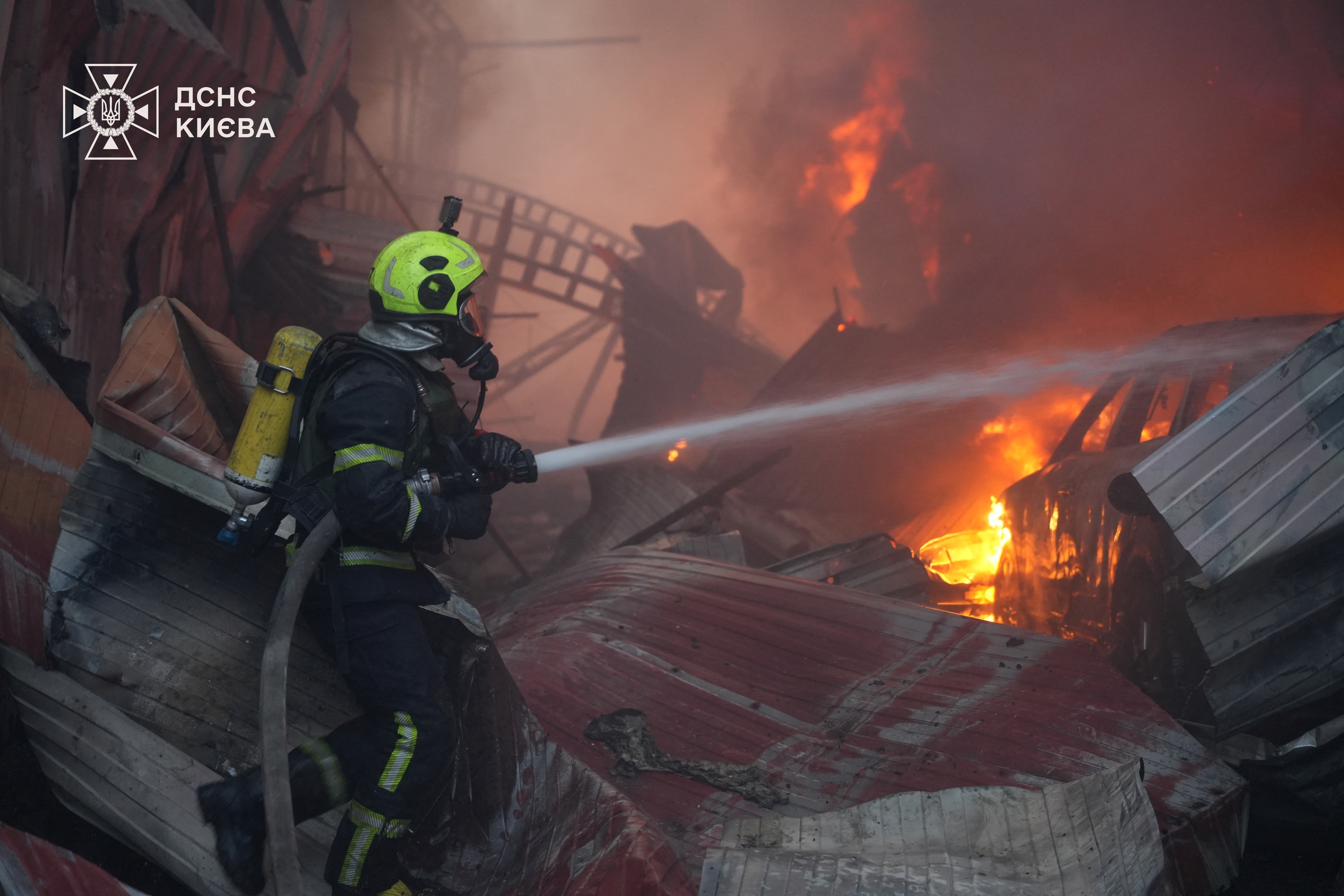 Nga phóng "mưa" hỏa lực vào Ukraine, Kiev báo cáo thiệt hại lớn