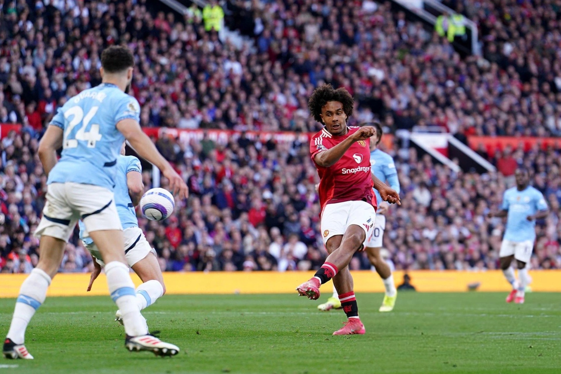 Man Utd 0-0 Man City (hiệp 2): Phung phí cơ hội