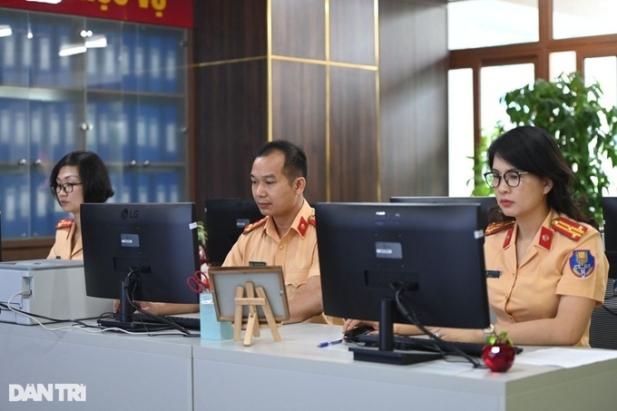 Lần đầu đấu giá biển số xe máy: Biển 29AC-555.55 trúng giá 317,5 triệu đồng