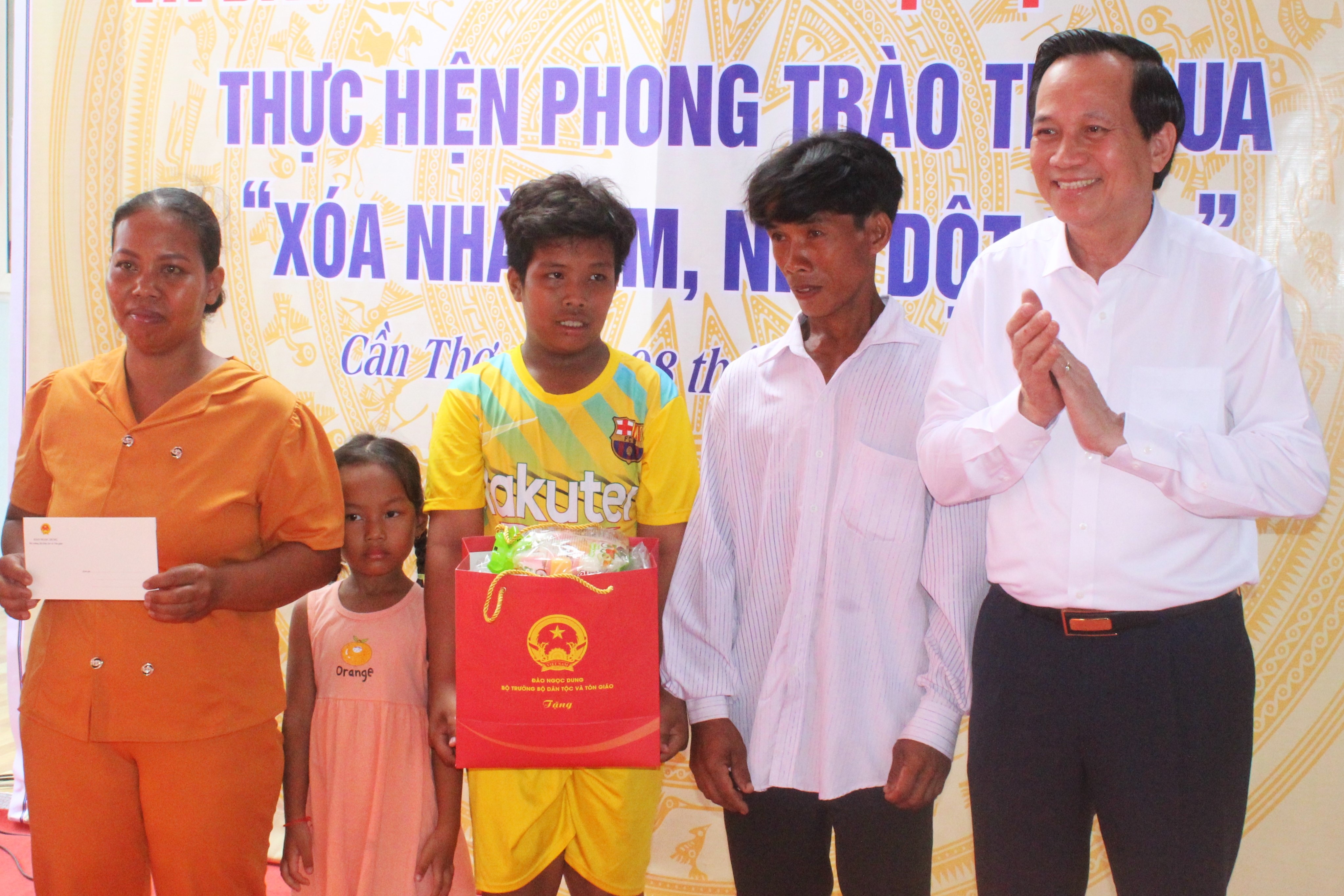 Bộ trưởng Đào Ngọc Dung: Xóa nhà tạm là chủ trương nhân văn, ý nghĩa cao cả