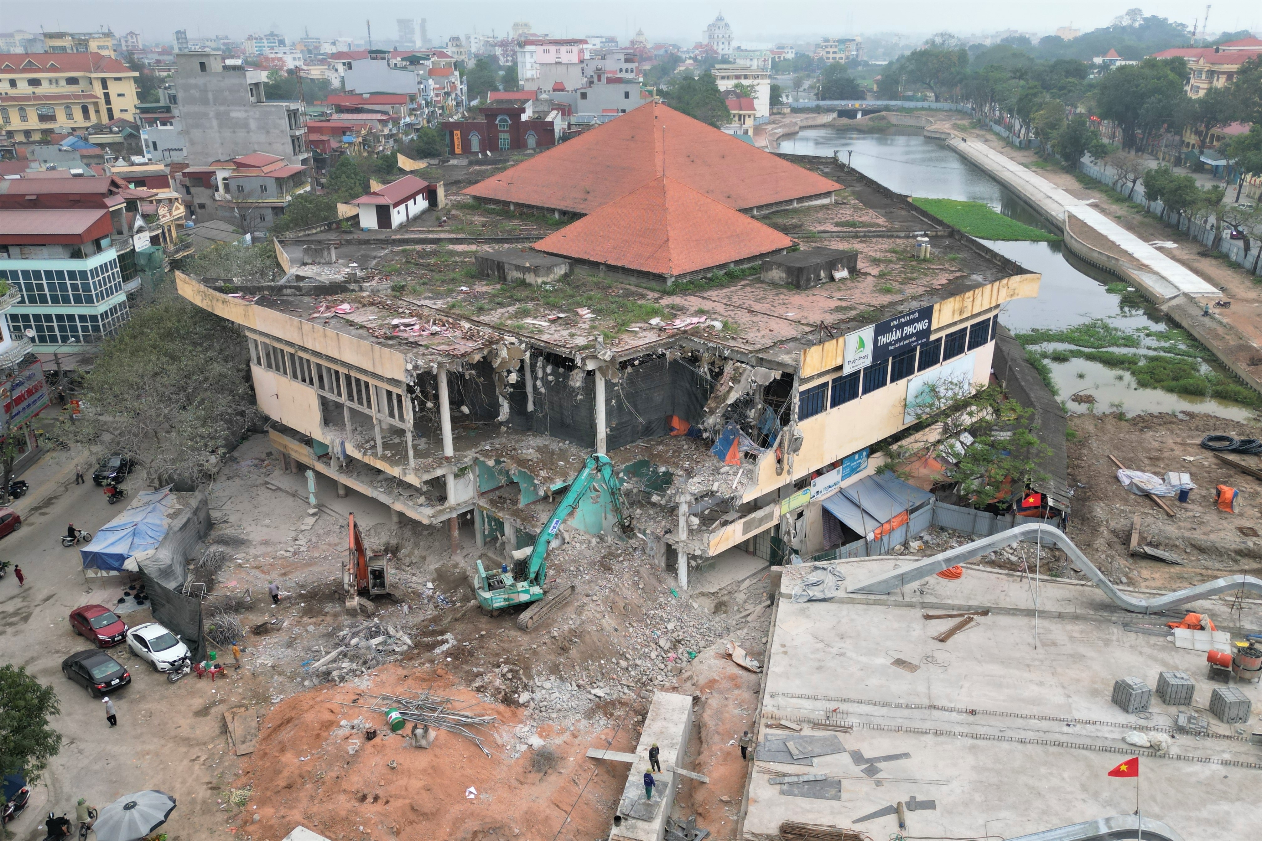 Phá dỡ chợ Rồng nổi tiếng, gắn bó lâu đời với người dân Ninh Bình