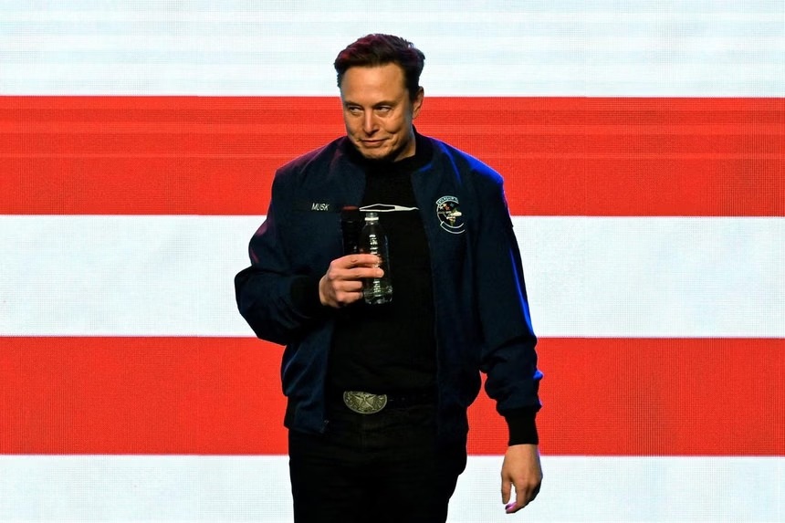 Tỷ phú Elon Musk mất gần 135 tỷ USD