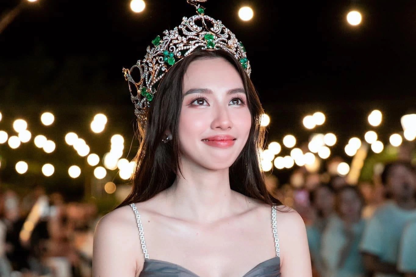 Hoa hậu Thùy Tiên: Từ vương miện đổi đời đến vết trượt dài "kẹo rau củ"