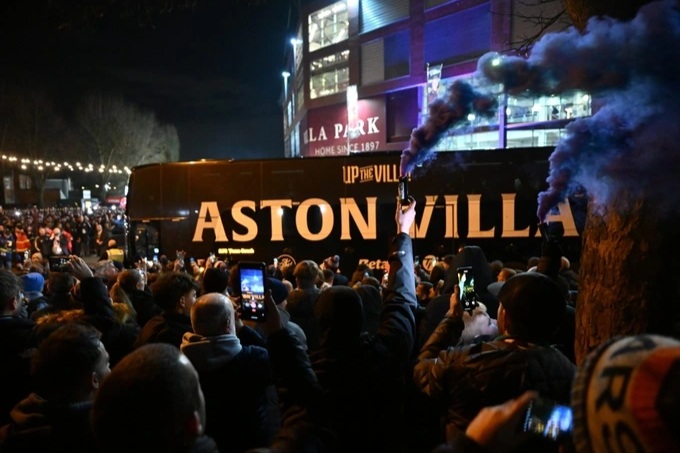 Cổ động viên PSG và Aston Villa ẩu đả trước trận đấu ở Champions League