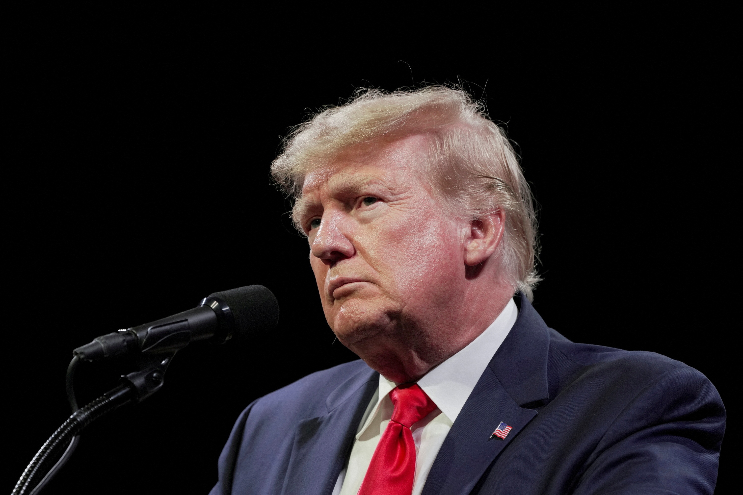 Forbes: Ông Trump mất 500 triệu USD vì sắc lệnh thuế quan