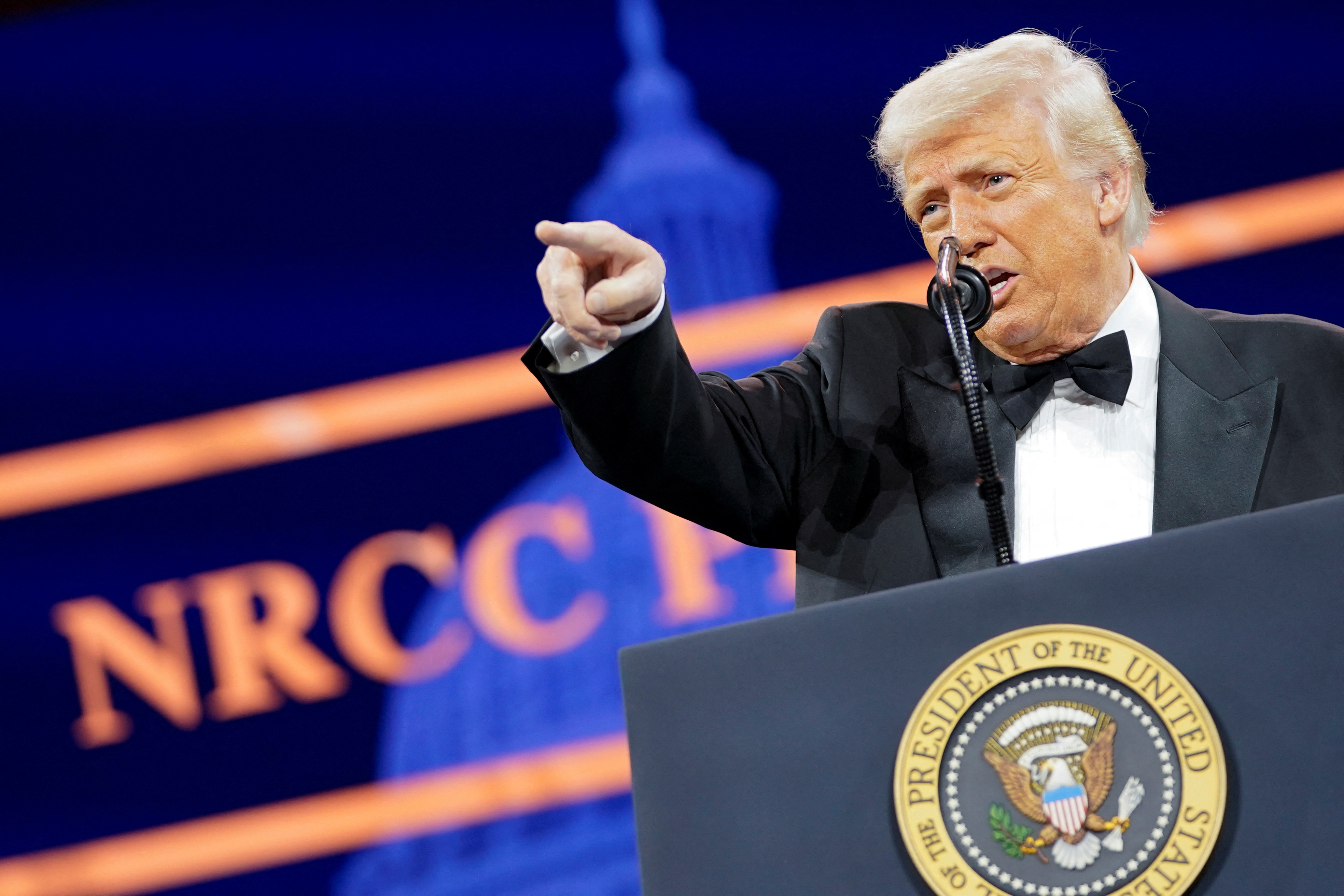 Ông Trump hoãn áp thuế 90 ngày, tăng thuế với Trung Quốc lên 125%