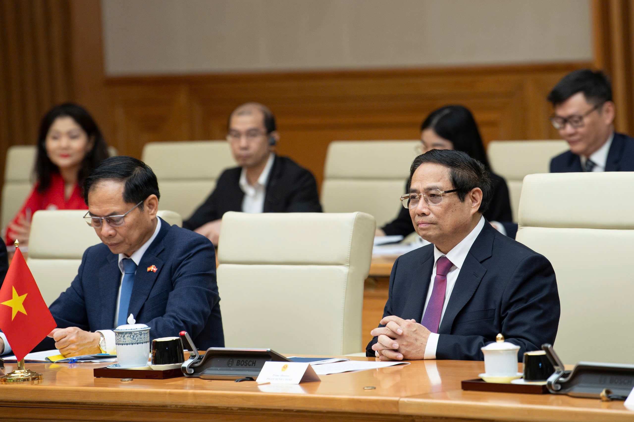 Thủ tướng: Việt Nam đảm bảo môi trường đầu tư an toàn, minh bạch