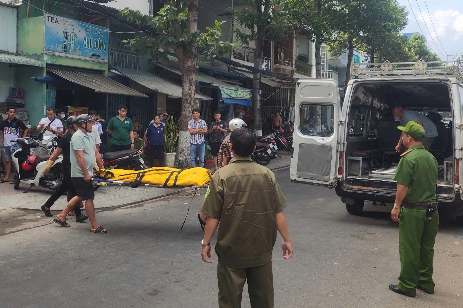 Vụ cháy nhà ở Tiền Giang: Nữ sinh vội vã từ TPHCM về đã mất bố mẹ và em