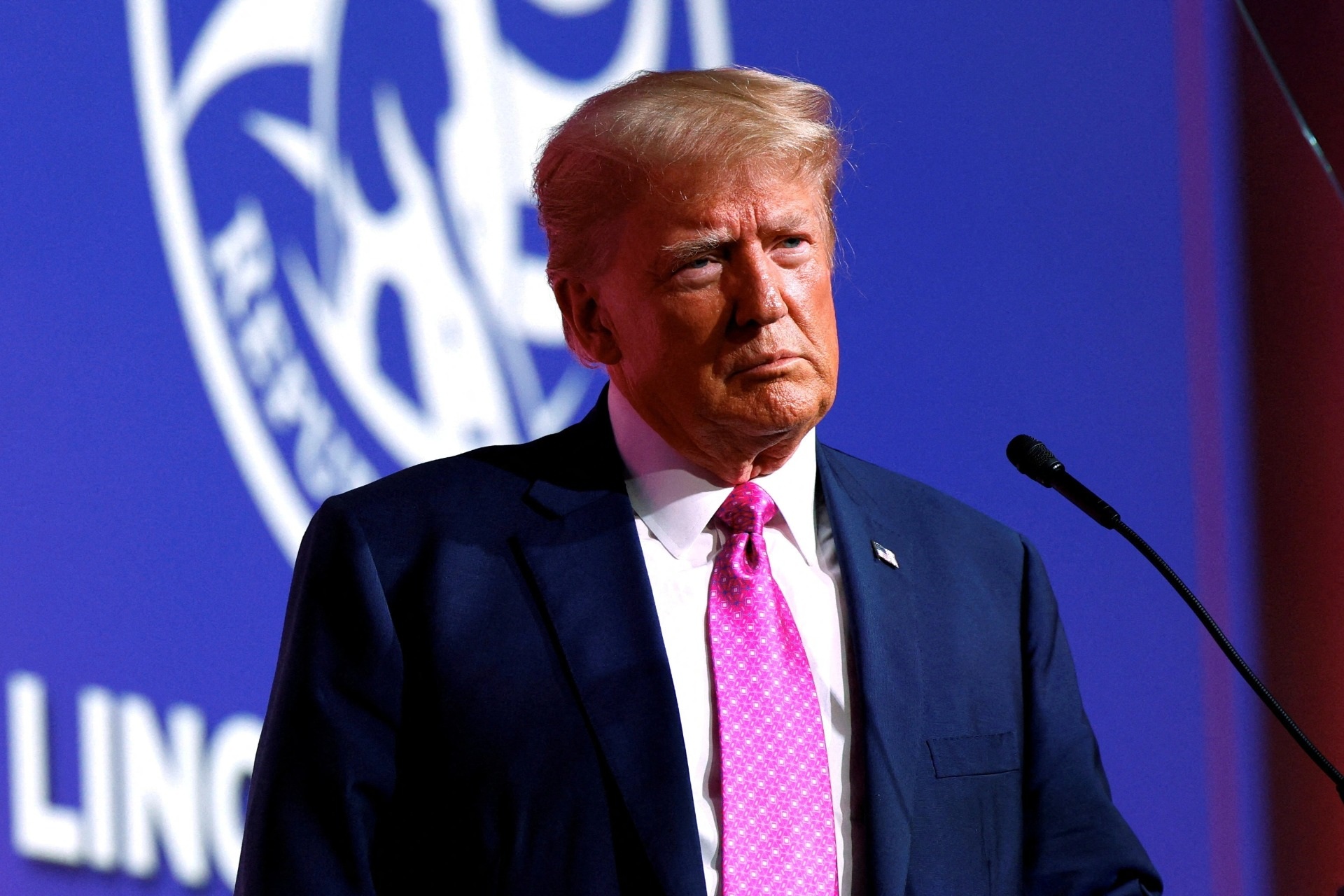 Ông Trump tính toán gì khi tạm dừng đánh thuế các đối tác?