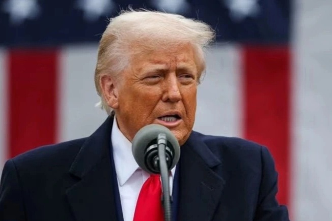 Ông Trump kêu gọi bình tĩnh giữa làn sóng căng thẳng thuế quan