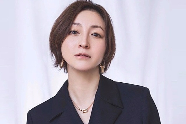 Khám xét khẩn cấp nhà của "quốc bảo nhan sắc" Nhật Bản