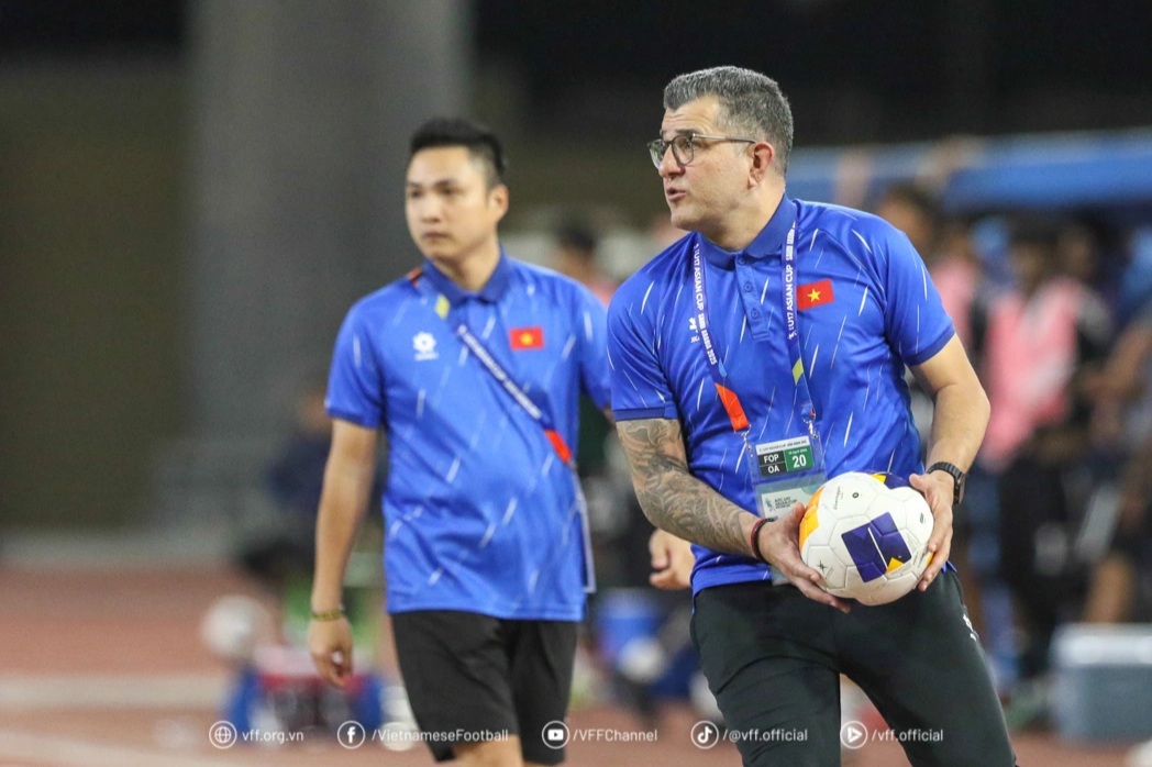 U17 Việt Nam mất vé dự World Cup, HLV Cristiano Roland nói lời gan ruột