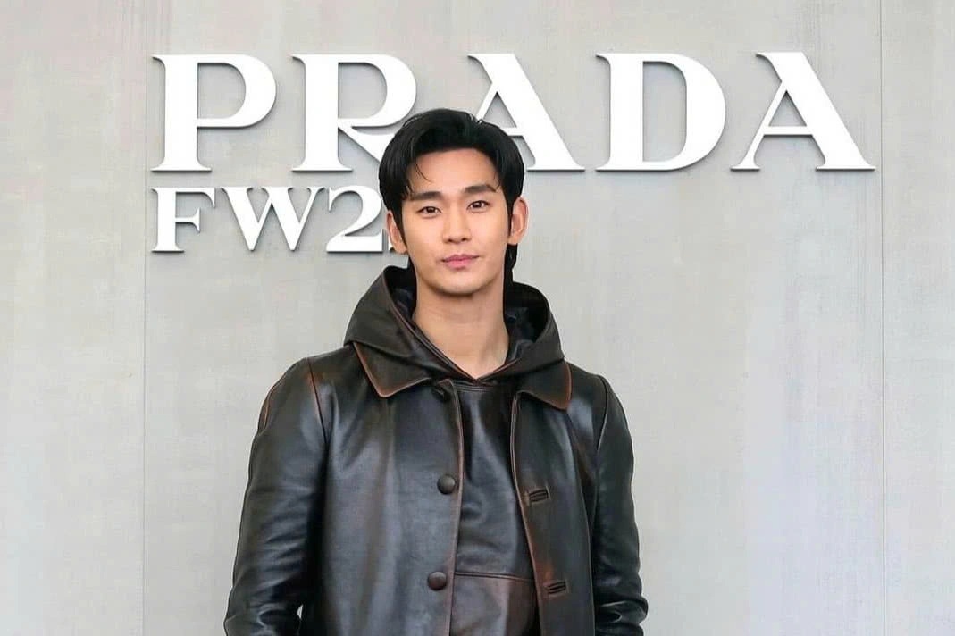 Sau khi "chia tay" Kim Soo Hyun, Prada chi hơn 1,3 tỷ USD mua lại Versace