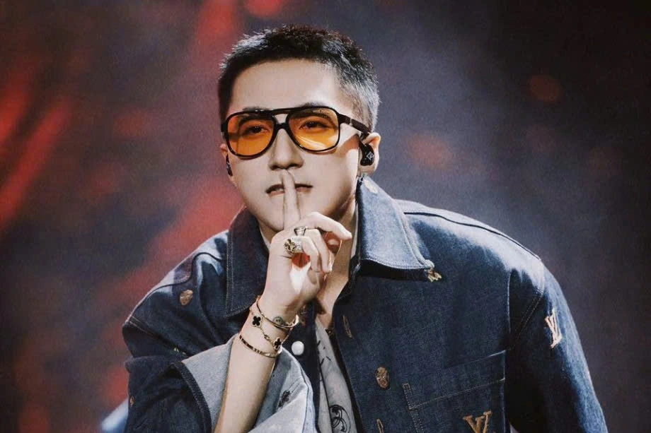 Xôn xao thông tin đêm nhạc của Sơn Tùng M-TP ế vé, Ban tổ chức nói gì?