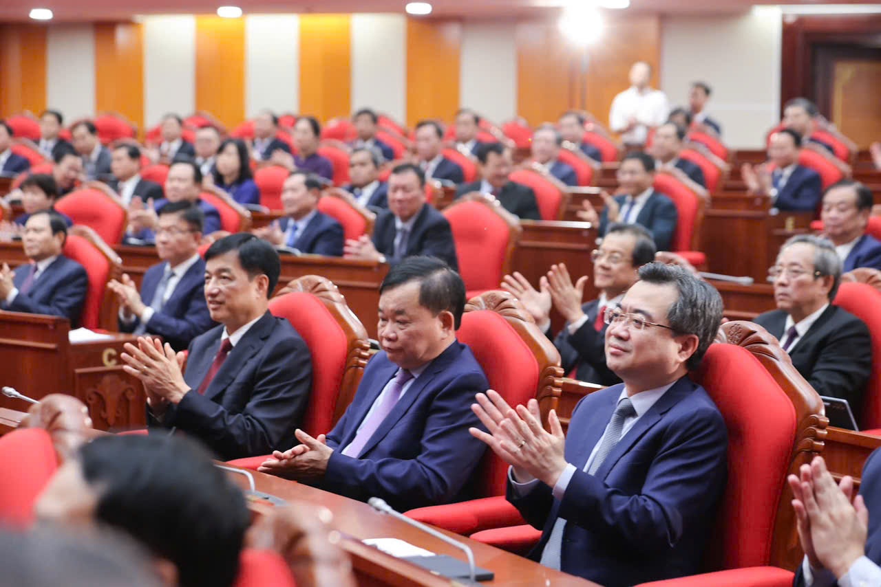 Quy định của Bộ Chính trị về độ tuổi nhân sự tham gia cấp ủy, chính quyền