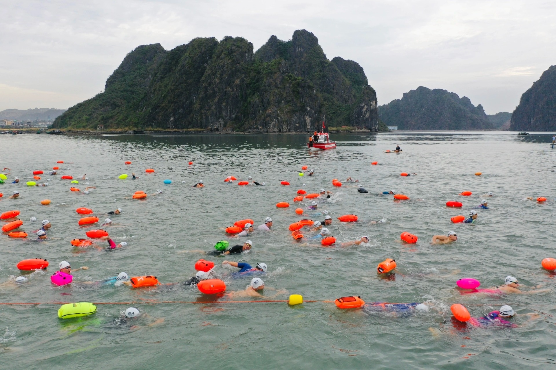Aqua Warriors Halong Bay 2025: Các "chiến binh" bắt đầu tranh tài