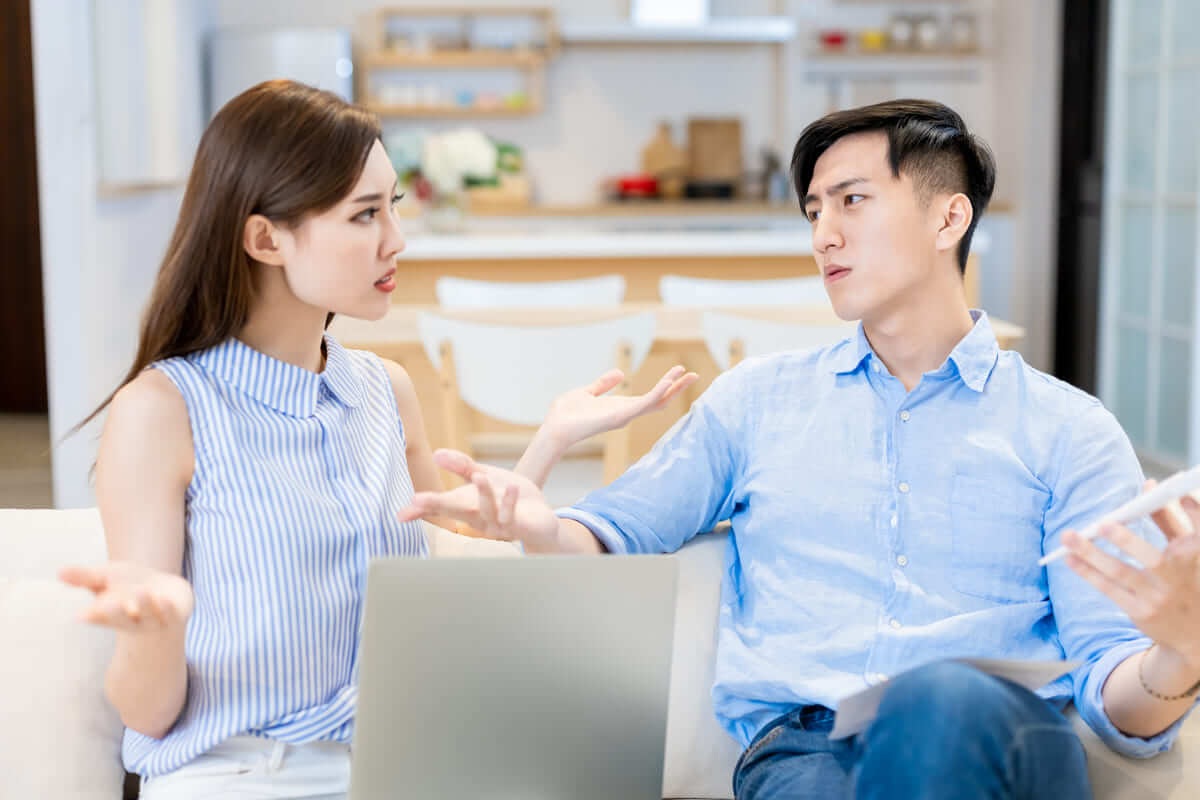 Tiền lương đưa hết cho vợ, tôi sốc nặng khi cô ấy thản nhiên nói một điều