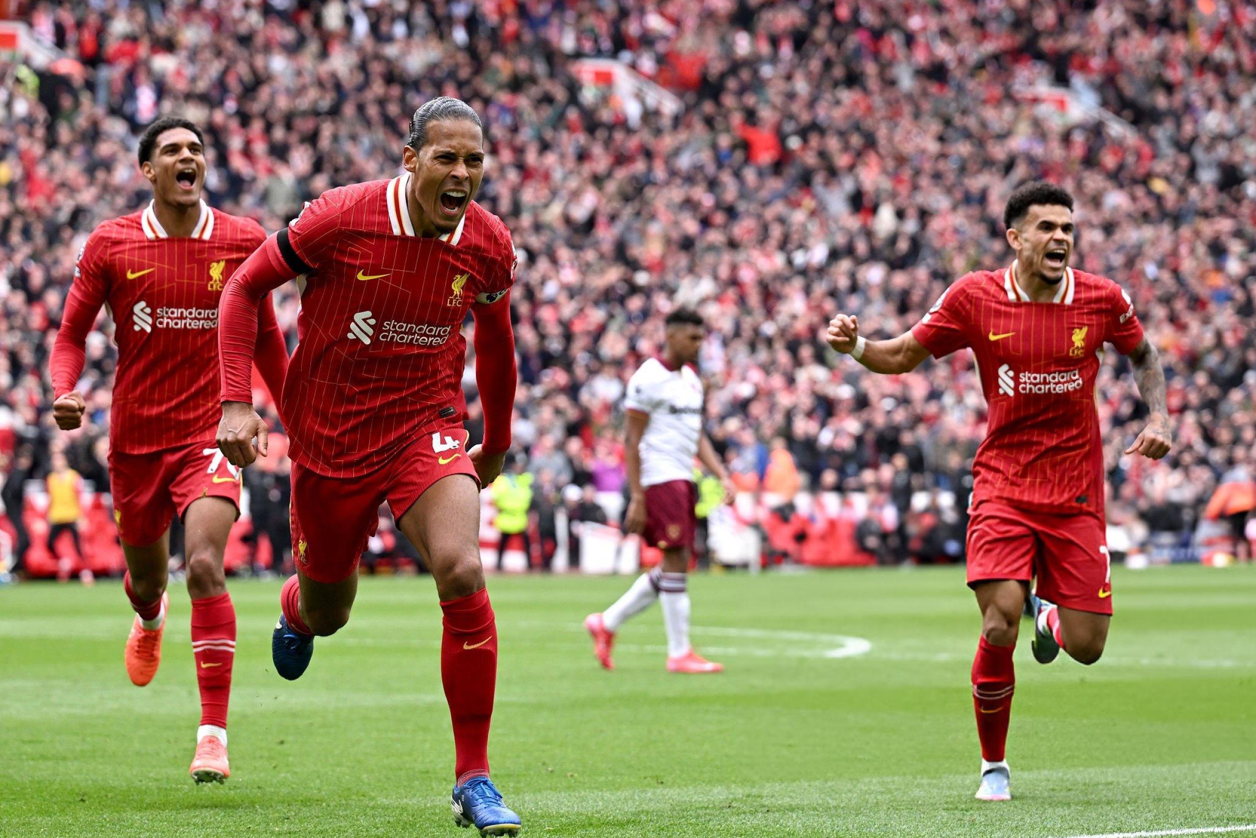 Liverpool tiến thêm một bước tới ngôi vô địch Premier League