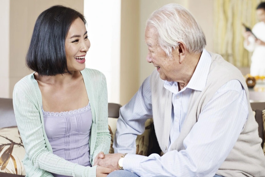 Tái hôn ở tuổi sắp về hưu, tôi tá hỏa khi nghe chồng nói với con gái riêng