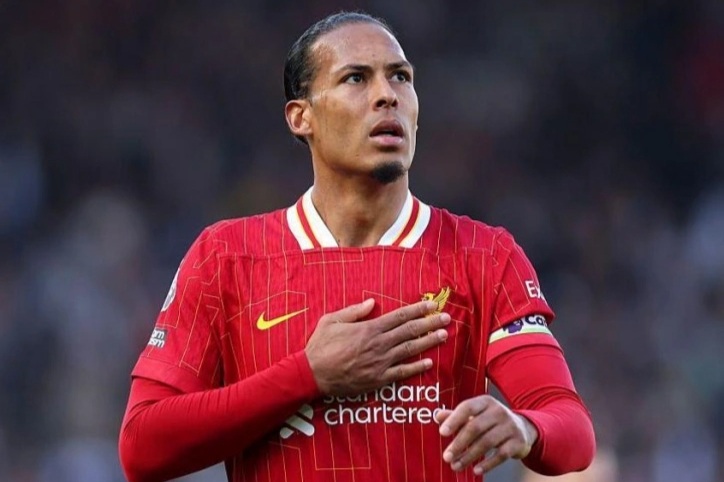 Van Dijk chốt xong tương lai, nhận lương cao khó tin
