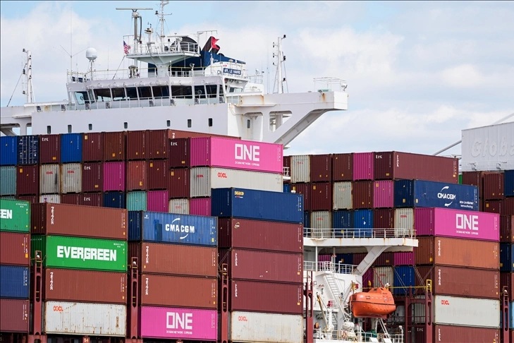 Ông Trump tuyên bố áp thuế hơn 10% với ít nhất 100 nước
