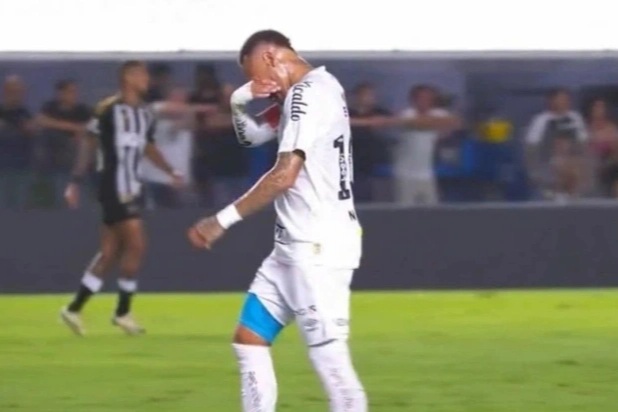 Neymar khóc tức tưởi rời sân chỉ sau 34 phút, sự nghiệp khép lại?