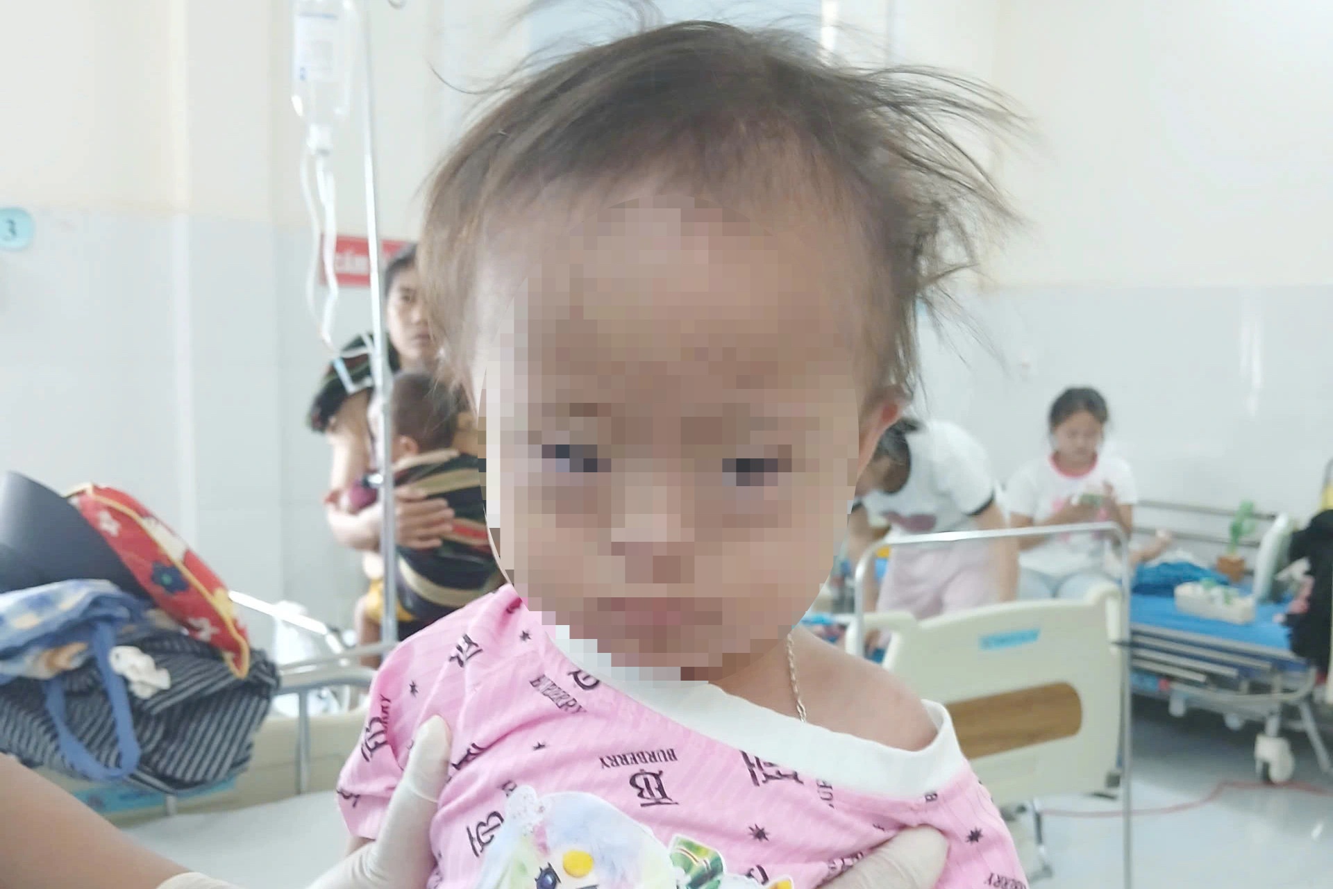 Vụ bé gái khoảng 9 tháng bị bỏ rơi tại bệnh viện: Mẹ ruột đến xin nhận con