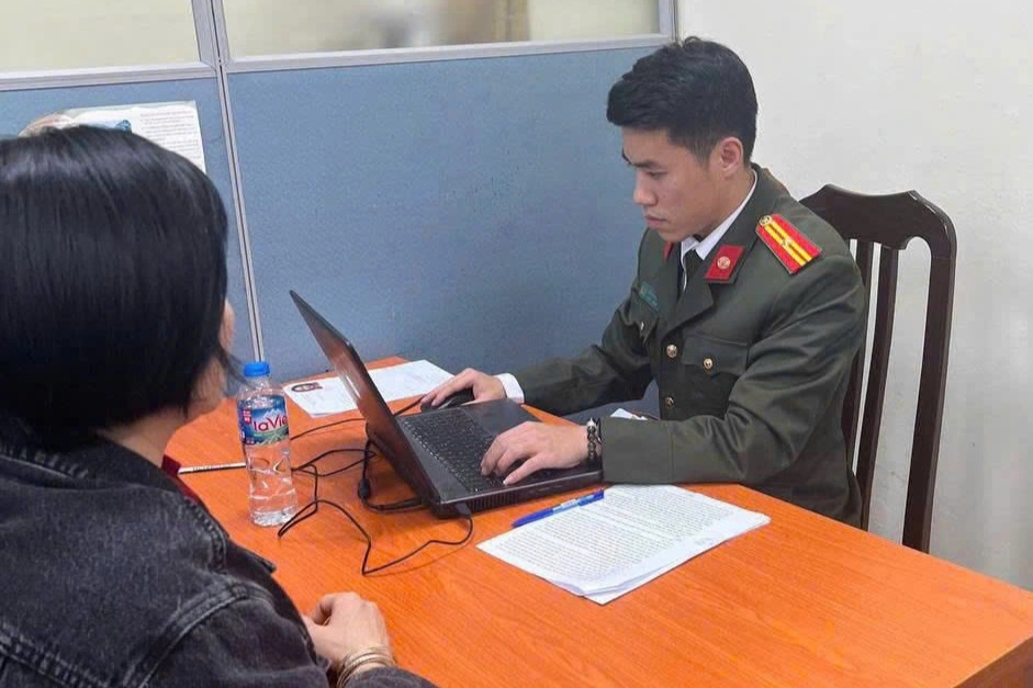 Xử phạt người phụ nữ livestream sai sự thật tại trụ sở CSGT