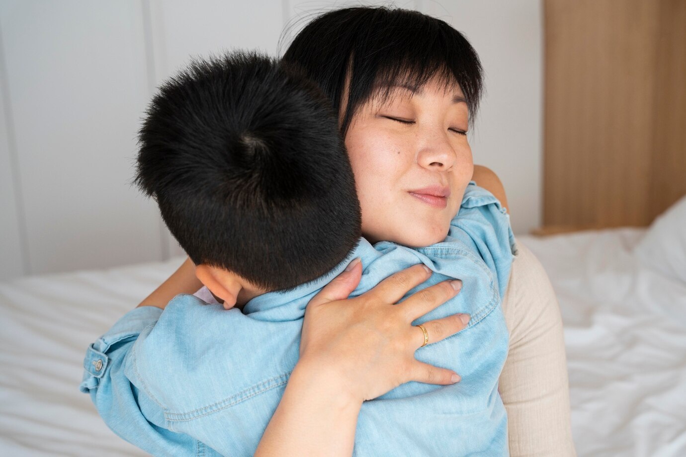 Thư gửi con trai: Mẹ bị bố đánh vẫn không ly hôn, con biết vì sao không?