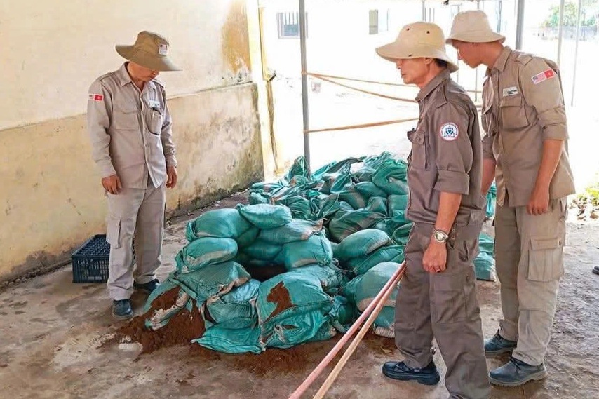 Hủy nổ tại chỗ quả đạn cối trong trường học