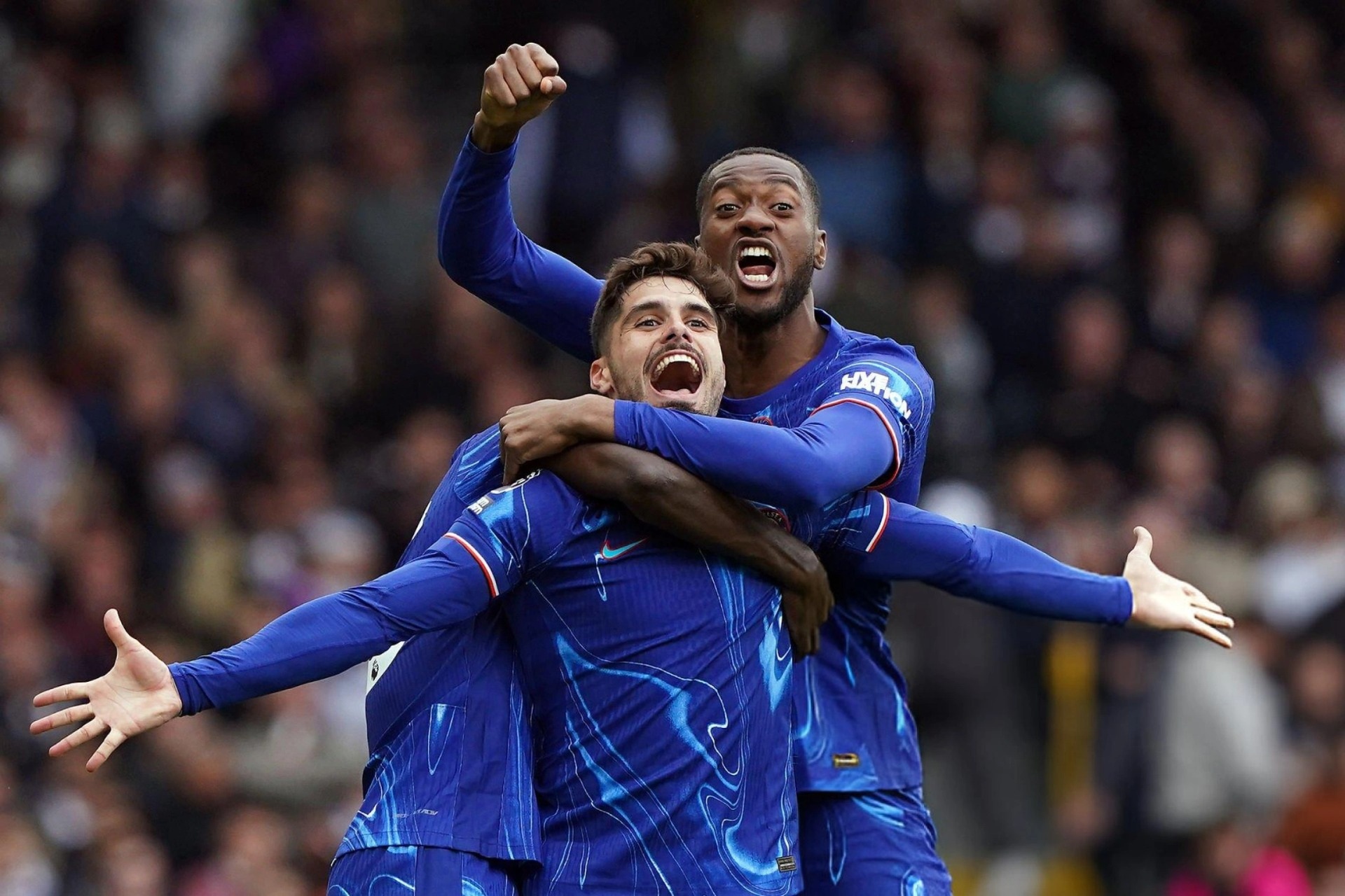 Chelsea lội ngược dòng hạ Fulham nhờ bàn thắng ở phút bù giờ