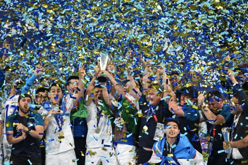Đá với 9 người, U17 Uzbekistan vẫn vô địch U17 châu Á hết sức khó tin