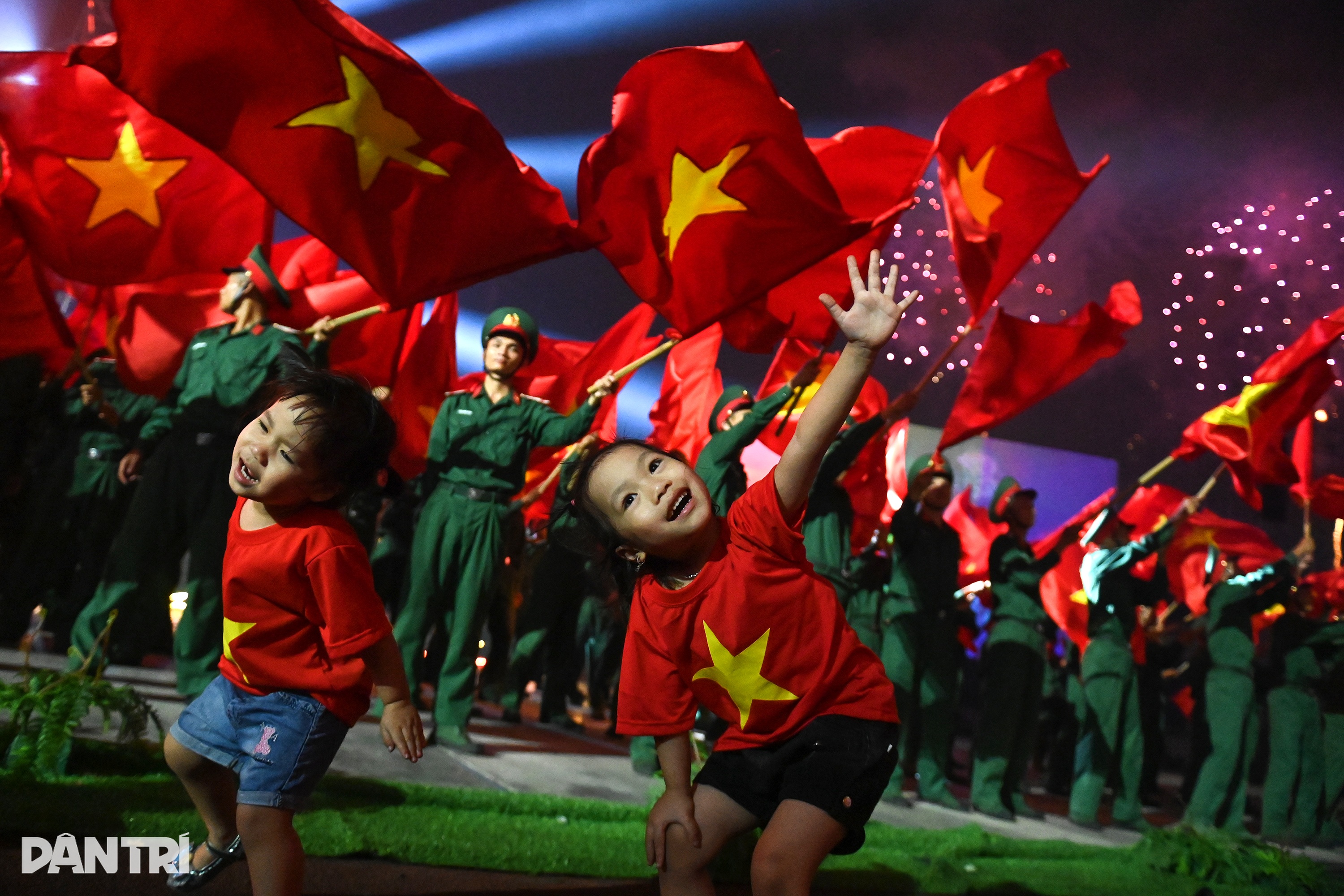Hơn 10.000 khán giả bùng nổ trong chương trình nghệ thuật Hẹn ước Bắc - Nam