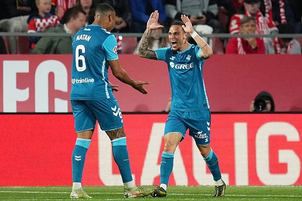 Antony ghi siêu phẩm giúp đội nhà nuôi hy vọng dự Champions League