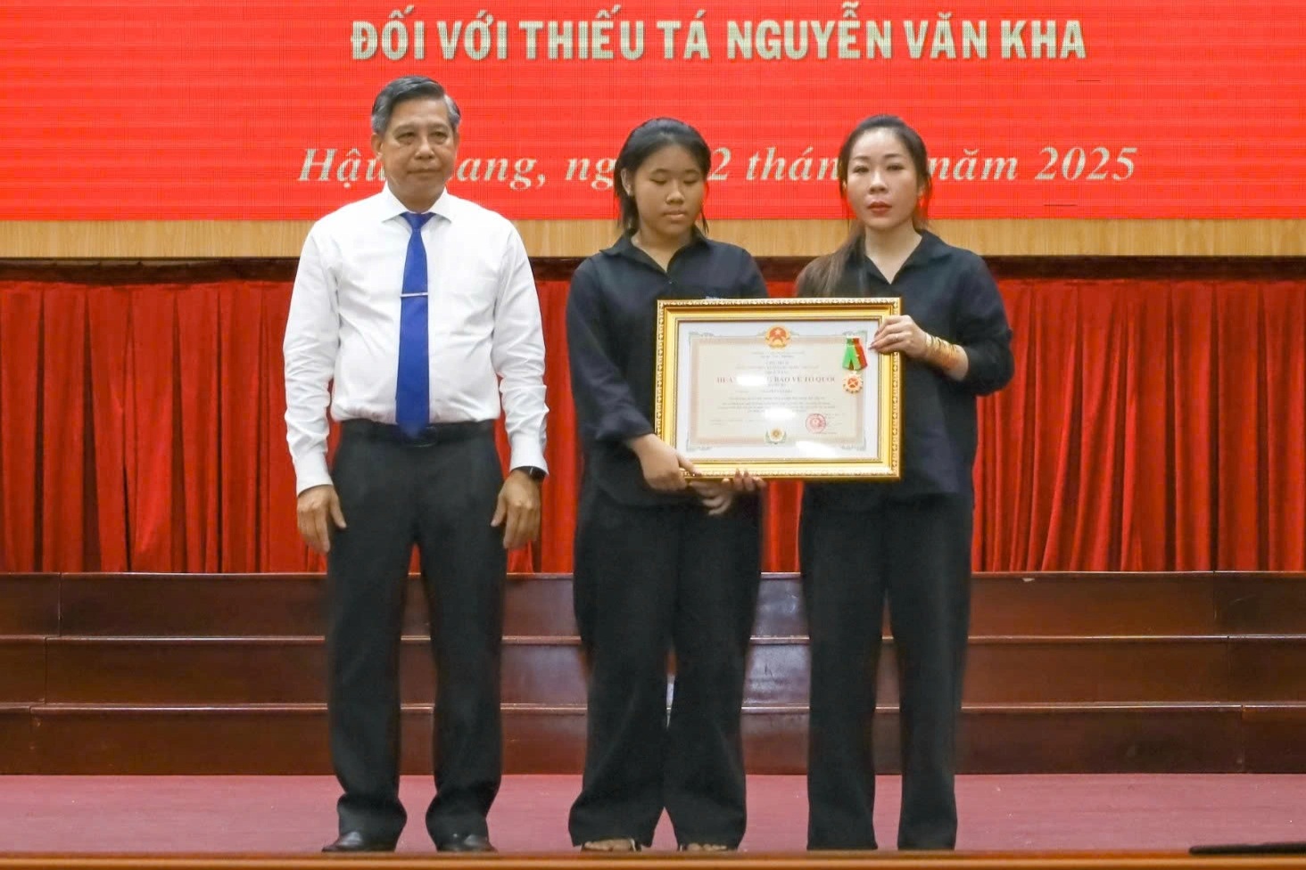 Truy tặng Huân chương Bảo vệ Tổ quốc cho thiếu tá công an hy sinh