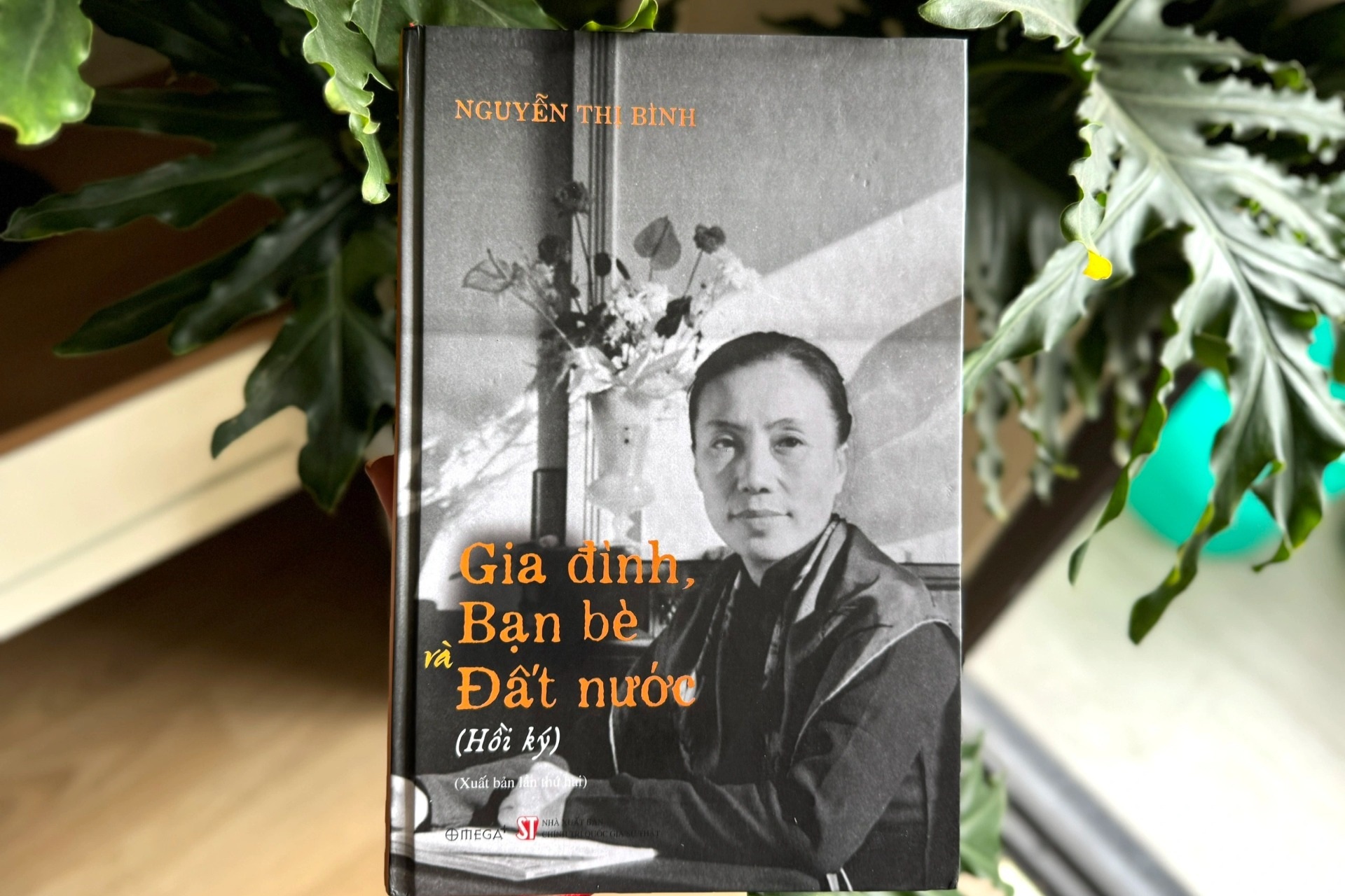 Tái bản hồi ký "Gia đình, bạn bè và đất nước" của bà Nguyễn Thị Bình