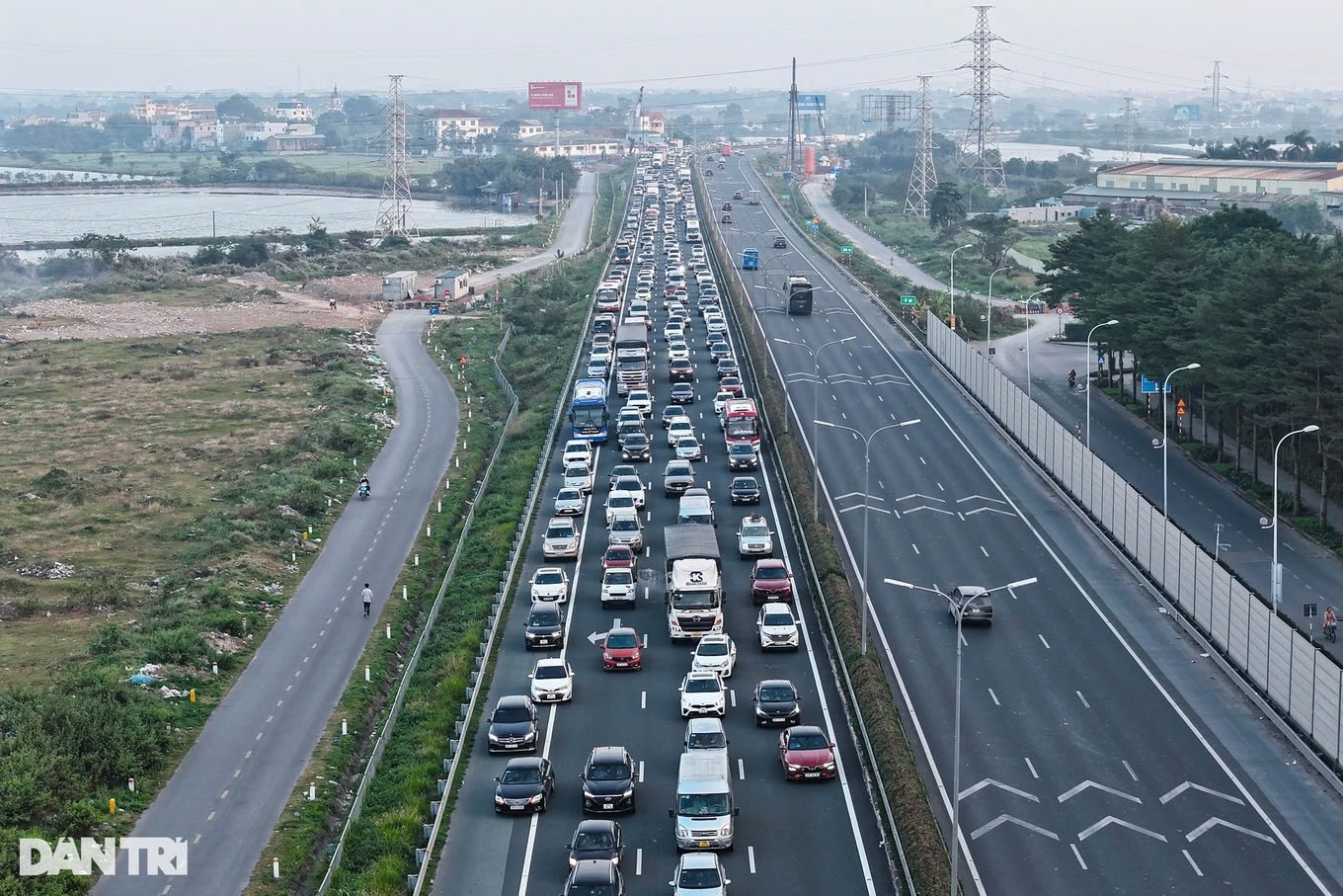 Hà Nội phân luồng giao thông nhiều tuyến đường cửa ngõ dịp nghỉ lễ