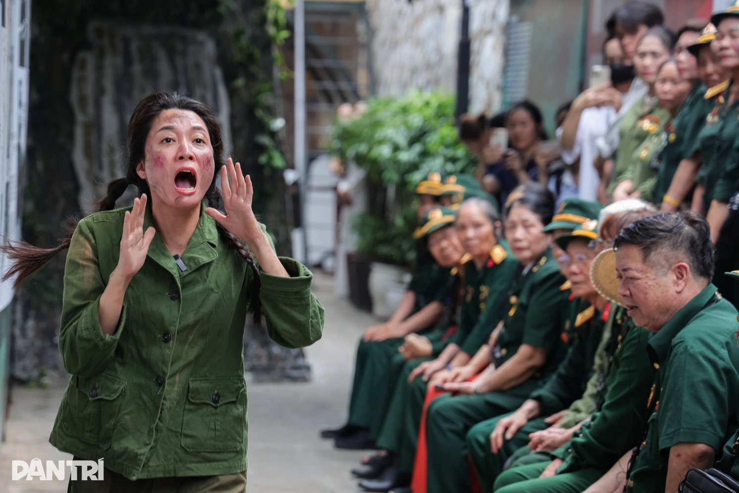 Xúc động không gian "Khúc ca hòa bình" kỷ niệm 50 năm Giải phóng miền Nam