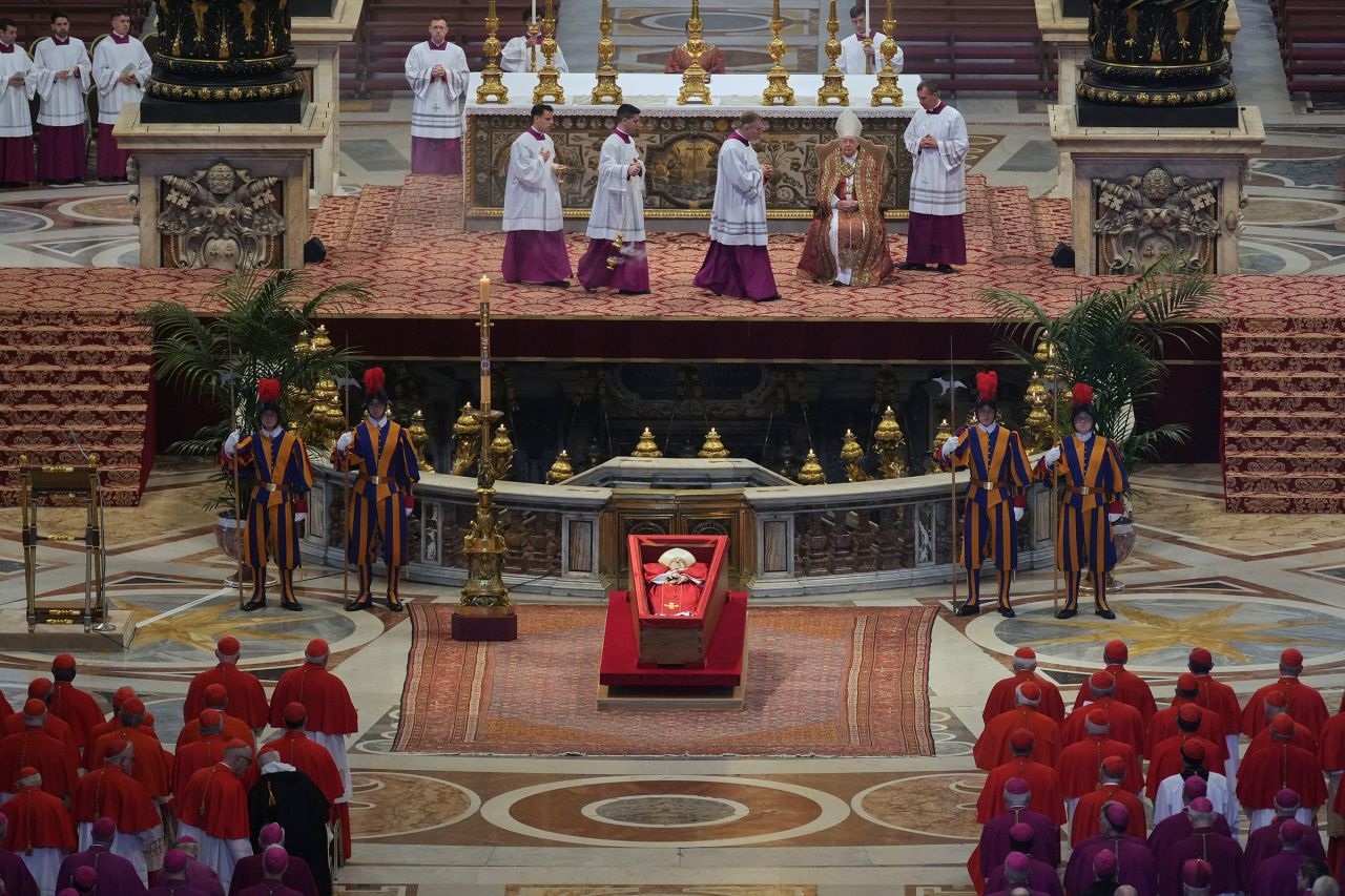 Hơn 250.000 người dự lễ tang Giáo hoàng Francis