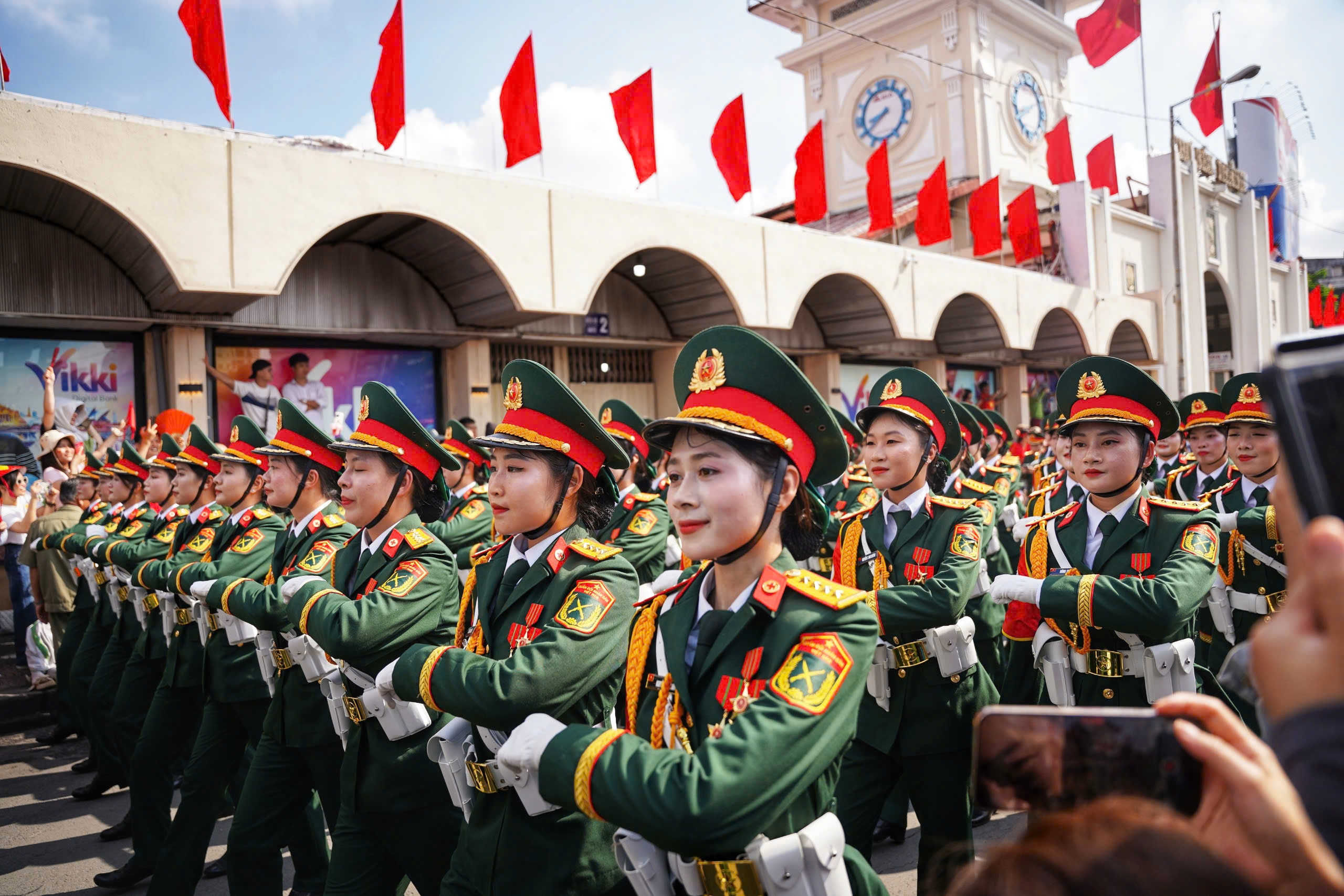 Lễ kỷ niệm 50 năm thống nhất đất nước thu hút sự quan tâm đặc biệt