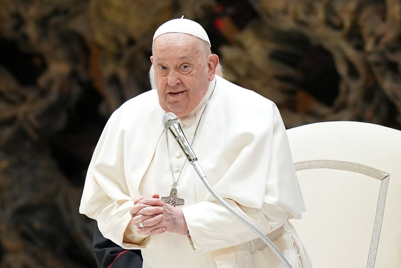Bộ trưởng Đào Ngọc Dung ghi sổ tang tưởng nhớ Giáo hoàng Francis