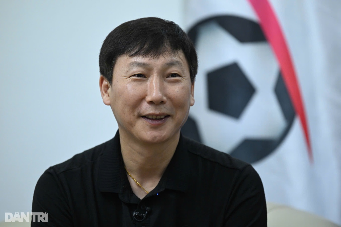 HLV Kim Sang Sik đón tin vui bất ngờ trước trận gặp Man Utd
