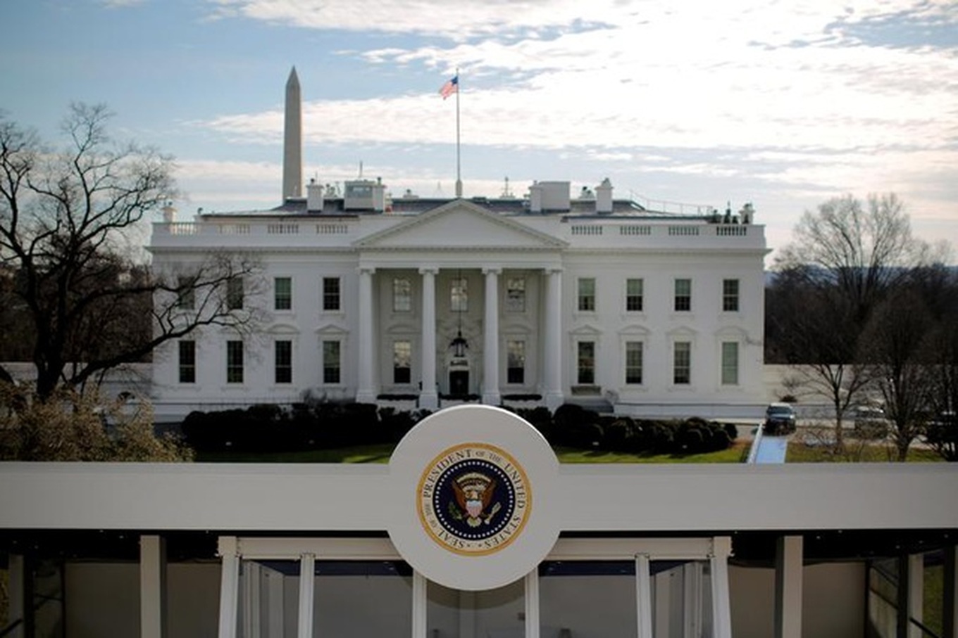 Báo Mỹ: Nhà Trắng sẽ đánh giá nhân viên về lòng trung thành với ông Trump