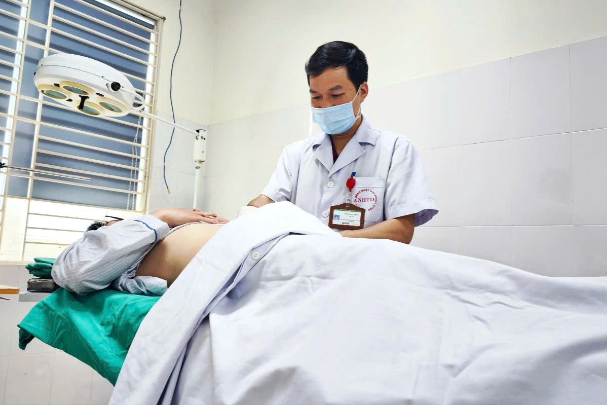 "Yêu" sai tư thế, người đàn ông nhập viện cấp cứu