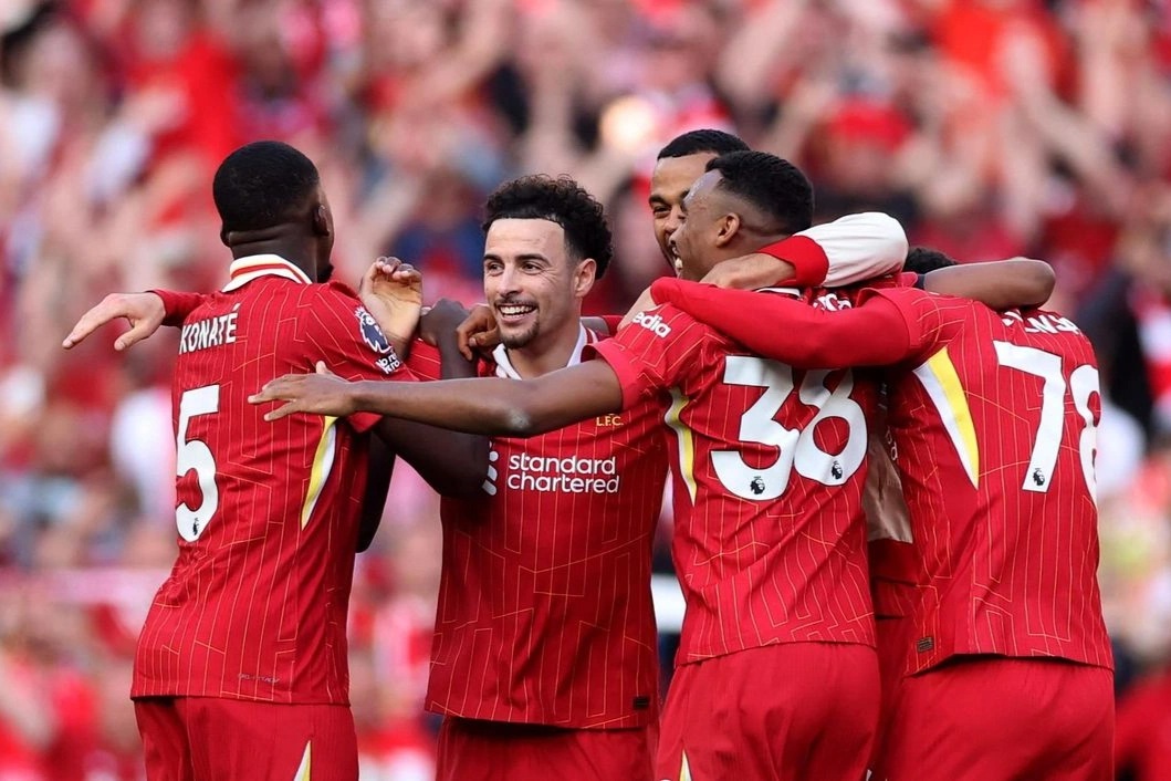 Đè bẹp Tottenham, Liverpool vô địch Premier League sớm 4 vòng