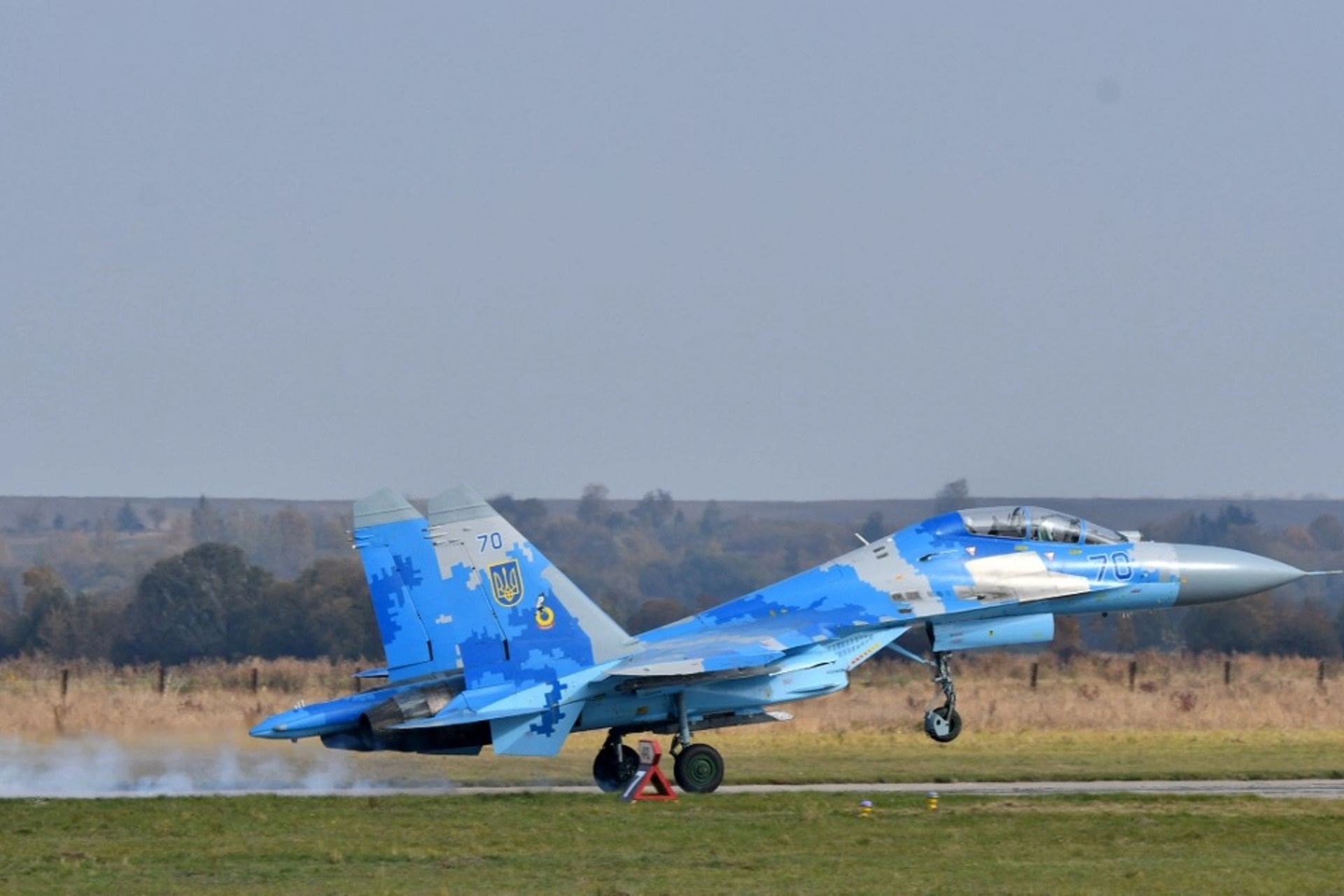 Ukraine mất tiêm kích Su-27 khi chặn "mưa hỏa lực" từ UAV Nga