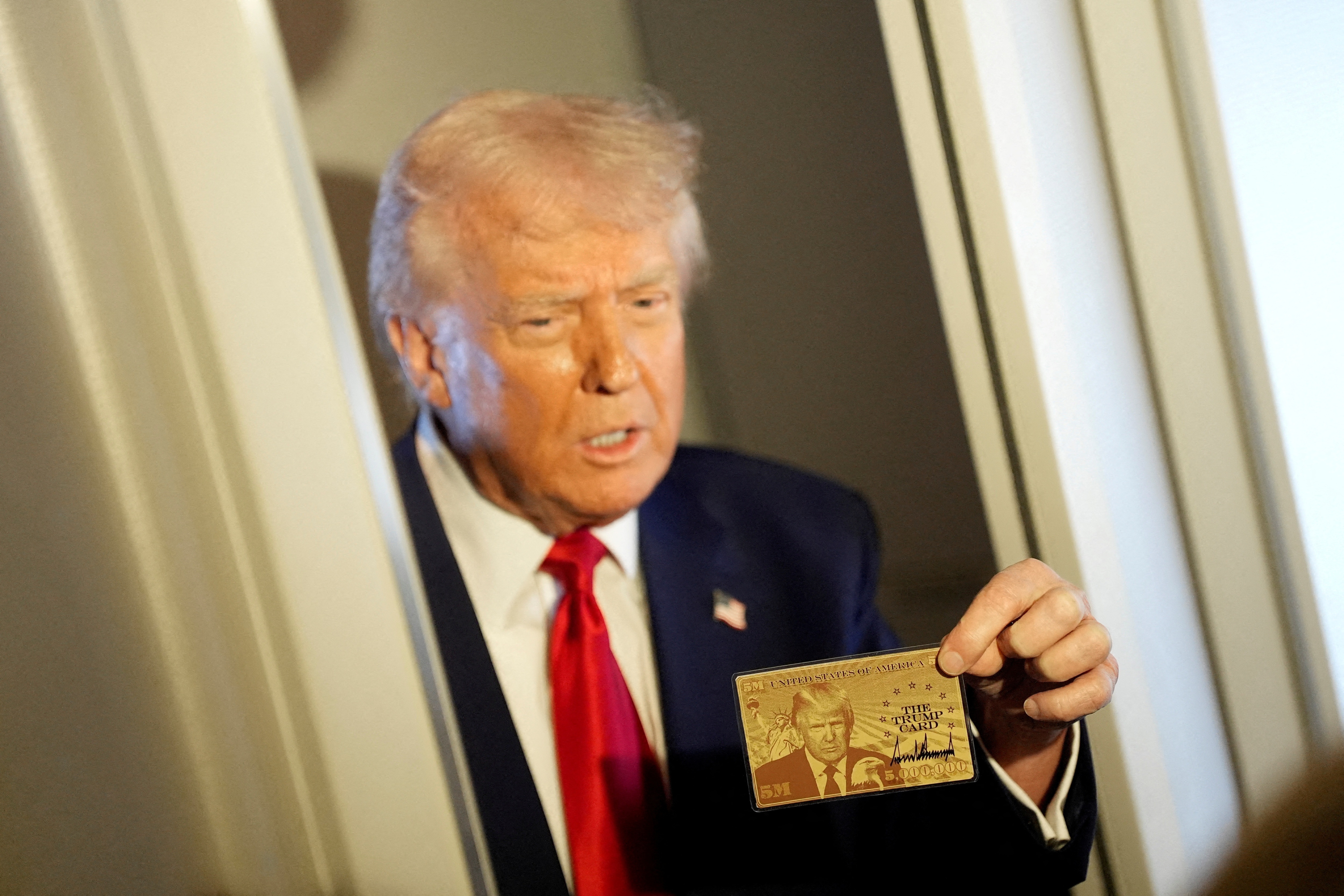 Những con số trong 100 ngày tái nhiệm của ông Trump