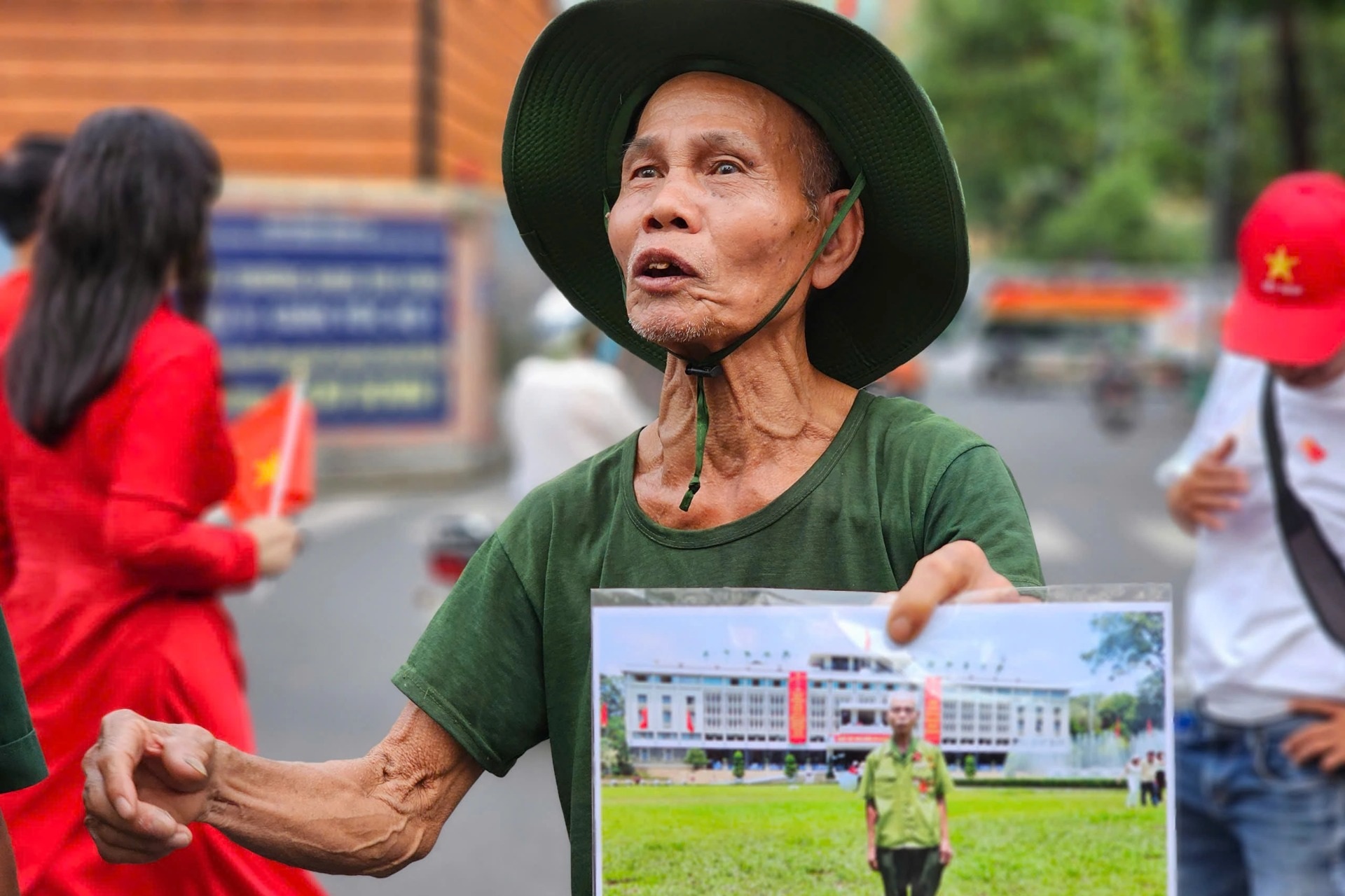 Cựu chiến binh: "Tôi muốn thức trọn đêm nay để vui chung với thành phố này"