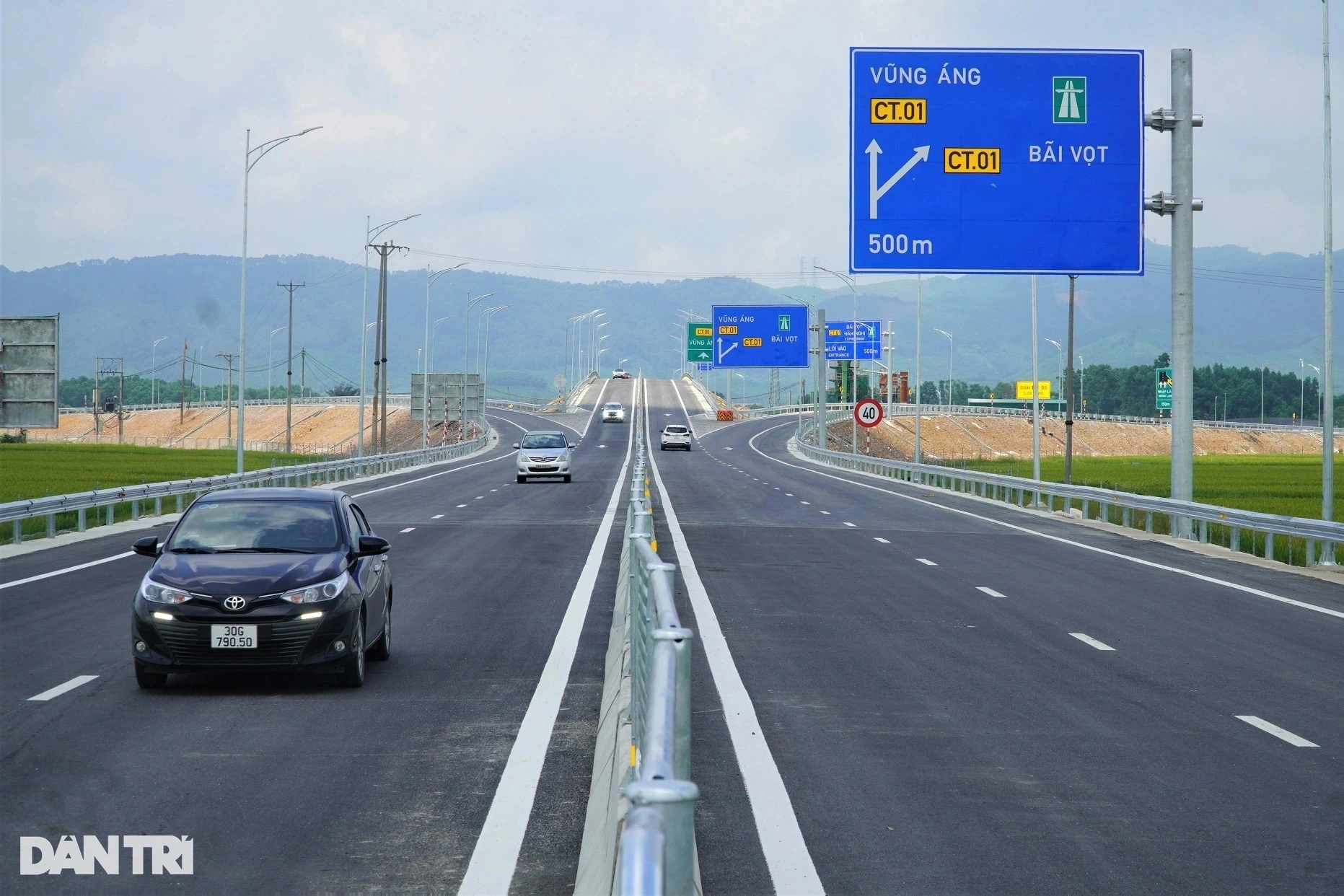 Hai tuyến cao tốc dài gần 90km vừa đưa vào khai thác đã lộ nhiều bất cập