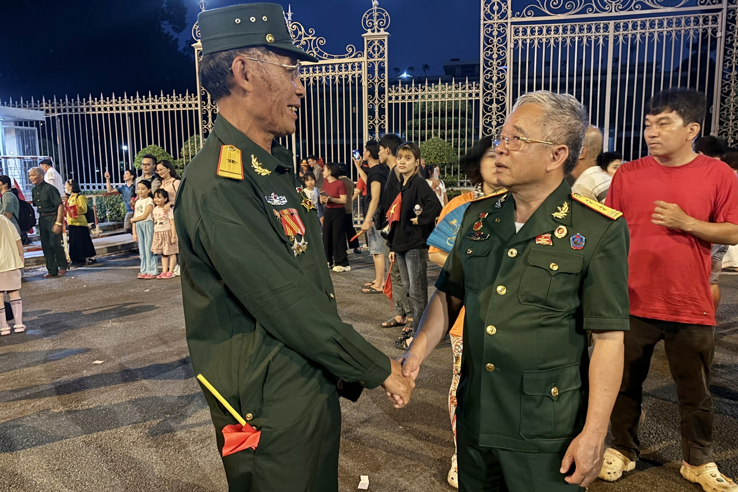 "Chắc không còn lần nào trong đời tôi được chứng kiến khoảnh khắc lịch sử này nữa..."
